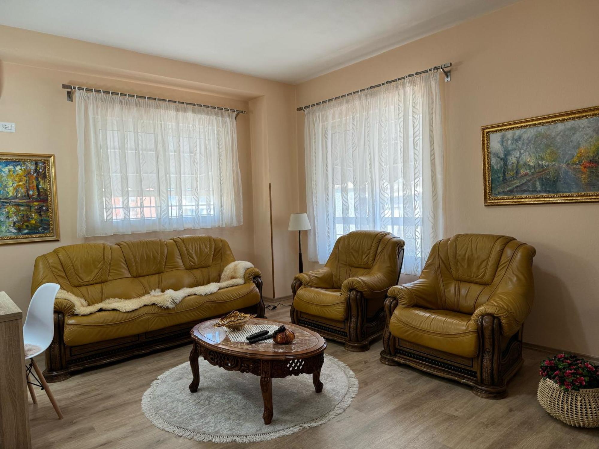 Era'S Apartment Tirana Bagian luar foto